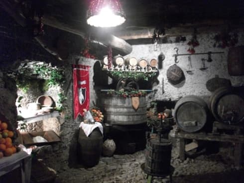 Allestimento della cantina del quartiere Casalicchio